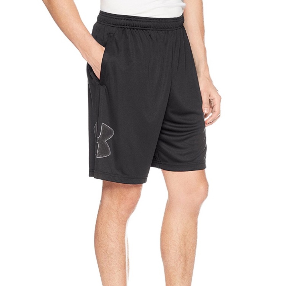 Men’s UA shorts